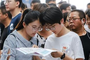 神射手！基根-穆雷半场10中7&三分6中5轰下两队最高的19分